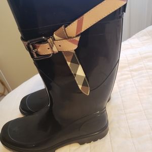 Burberry boots